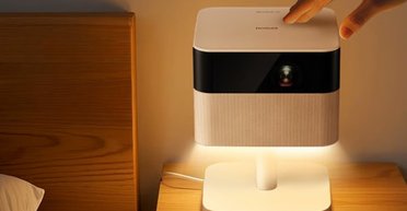 4K-проектору нашли новое применение: его можно использовать как настольную лампу (фото)