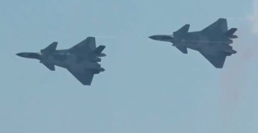 Китай готує винищувачі J-20 до сутички з F-16: на що здатні "Могутні дракони" (відео)