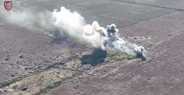 Вибухала одна за одною: десантники показали знищення колони техніки ЗС РФ (відео)
