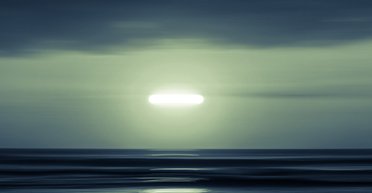 Два пилота сообщили о ярко-зеленом НЛО, проносящемся сквозь облака над Канадой