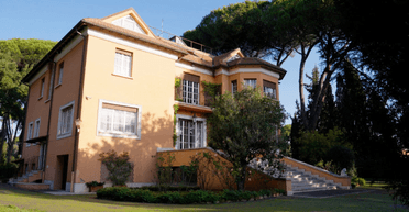 Вілла родини Гуччі продається за $14 млн: який вигляд має культова нерухомість усередині (фото)