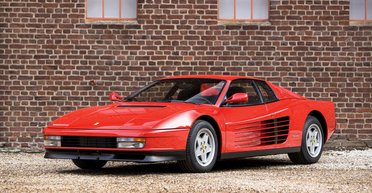 Звезда 80-х: в Украину привезли культовый суперкар Ferrari (видео)