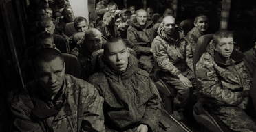 "Найденные в подвалах": спецназовцы "Азова" взяли в плен более двух десятков россиян (видео)