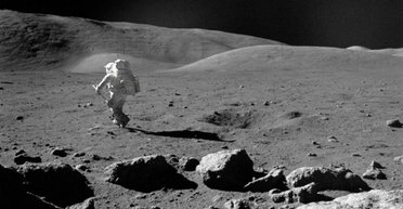 Стати Суперменом на Місяці: чи допоможе низька гравітація вижити після стрибка з висоти