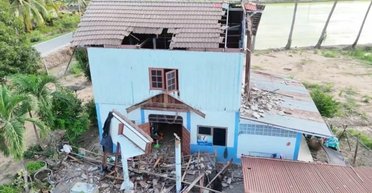 Два голуби влетіли у вікно й обвалили житловий будинок: господиню діставали з-під завалів (фото)