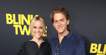 "Білявка в законі" Різ Візерспун показала публіці дорослого сина (фото)