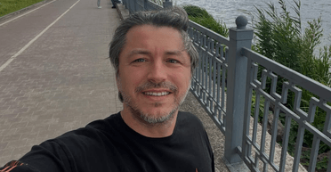 Сергій Притула показав підрослих доньок: що відомо про його сімʼю (фото)