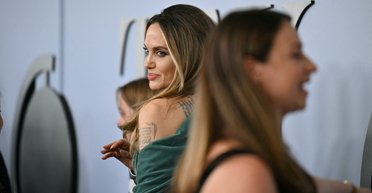 Анджеліна Джолі показала на публіці нове татуювання (фото)