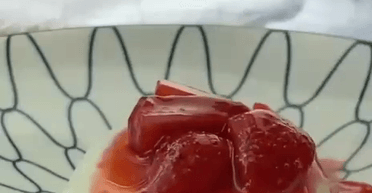 Вершкова панакота з полуничним соусом: рецепт найніжнішого десерту