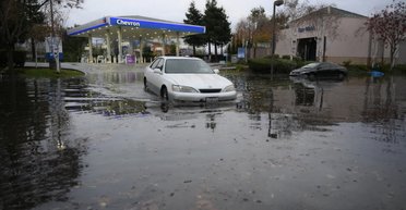 В Рождество на США обрушился "библейский" потоп: что известно (видео)