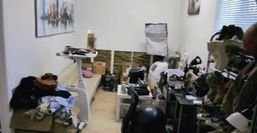 "Є все, що мені потрібно": жінка живе в гаражі, щоб заощадити на оренді (відео)