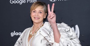66-річна Шерон Стоун у шикарному вбранні прийшла на церемонію GLAAD Media Awards 2024 (фото)