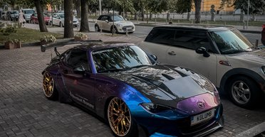 Море карбона и колеса с тризубом: в Украине тюнинговали культовый спорткар Mazda (фото)