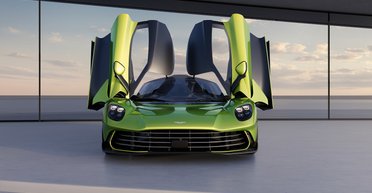 Как у Джеймса Бонда: дебютировал 1000-сильный суперкар Aston Martin с мотором Mercedes (фото)