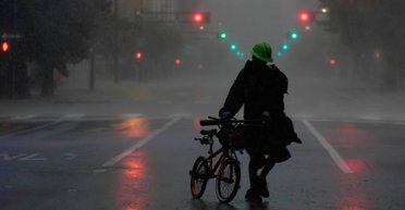 Ураган "Милтон" достиг западного побережья США: есть первые жертвы (фото, видео)