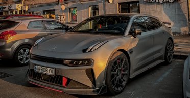 Эксклюзив от чемпиона "Формулы-1": в Киеве заметили лимитированный 1265-сильный Zeekr (фото)