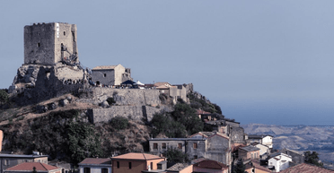Без медичної допомоги: в італійському селі жителям забороняють хворіти