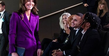 Кейт Міддлтон продемонструвала фіолетовий діловий ансамбль (фото)