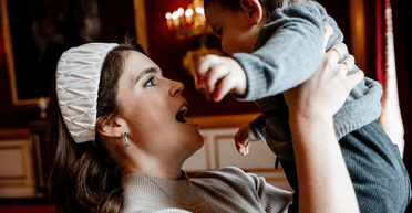 Принцеса Євгенія показала підрослих синів (фото, відео)