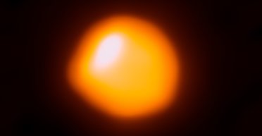 У Бетельгейзе виявлено несподіваного компаньйона: пояснює дивну поведінку зірки (фото)