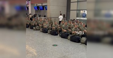 Китайские солдаты своим "впечатляющим видом" взорвали сеть (видео)