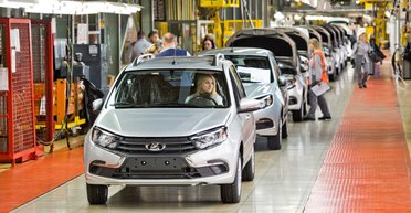 Брак робітників: автомобілі Lada збиратимуть гастарбайтери та ув'язнені