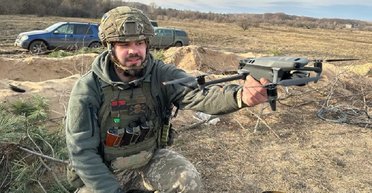 FPV-дрони ЗСУ навчились "перестрибувати" РЕБ окупантів: як вони заміняють гранатомети (відео)