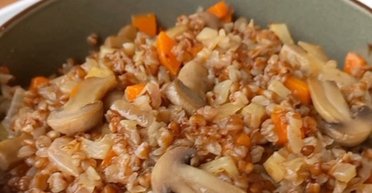 Гречотто з грибами: як звичайну гречку приготувати нереально смачно