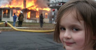 Почему люди любят наблюдать за катастрофами и скандалами: это началось еще 25 млн лет назад