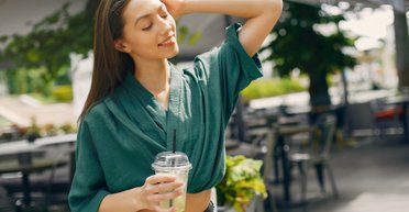 Як правильно наносити парфуми, щоб запах тримався якомога довше