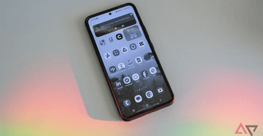 Как починить смартфон, если его экран стал черно-белым: практические советы