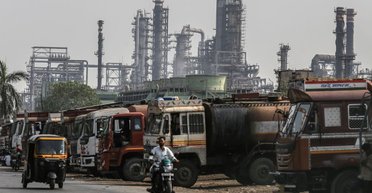 Угрозы Трампа действуют: крупнейшие НПЗ Индии перестали покупать нефть в России, – Reuters