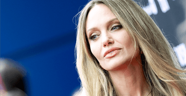 Анджеліна Джолі розплакалася через покійну матір (відео)