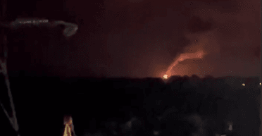 БПЛА вночі атакували РФ: в одному з регіонів спалахнув НПЗ, деталі (відео)