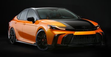 Toyota показала яркую спортивную Camry и внедорожную Corolla (фото)