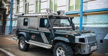 В Украине заметили Land Rover Defender с необычным тюнингом (фото)