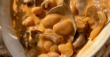 Рецепт фасоли с грибами в томатно-сметанном соусе: вкусное блюдо для всей семьи