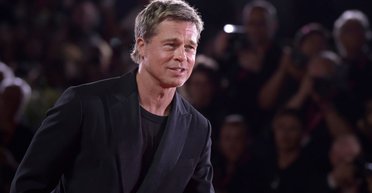 Є "ознаки підтяжки": пластичний хірург "оцінив" помолоділе обличчя Бреда Пітта (відео)