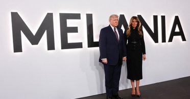 Мелания Трамп показалась в Dolce & Gabbana на премьере собственного документального фильма (фото)