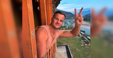 Прокатился на поезде в Индии: тревел-блогер из США заразился серьезной болезнью (видео)