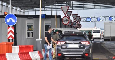 Анкети із запитаннями про Бандеру на кордоні Польщі: пропагандисти розганяють черговий фейк