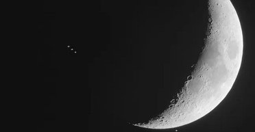 Сатурн на деякий час зник і в цьому винен Місяць: у чому причина (фото)