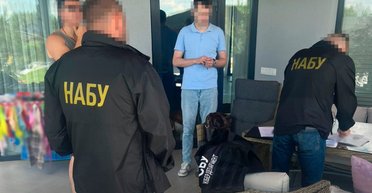 Разворовывал деньги на бронежилетах: экс-чиновнику "Укрэнерго" светит 6 лет заключения (фото)