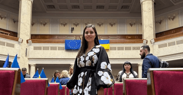 Народна депутатка Галина Янченко на День вишиванки приміряла сукню за 58 тисяч грн (фото)