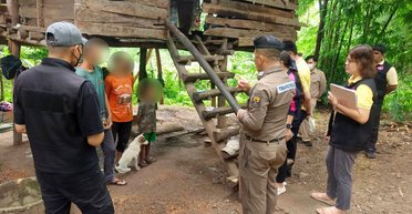 Розучився говорити і став гавкати: зграя собак виховала дитину, про яку забула мати (фото)