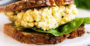 Быстрый яичный салат: рецепт вкусной закуски