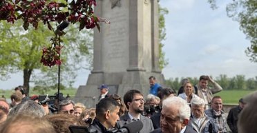 Пришел без приглашения: посла РФ в Германии публично освистали, когда тот прибыл на памятные мероприятия