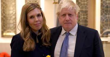 Випила келих вина: дружина Бориса Джонсона звільнила няню сина експрем'єра Британії (фото)