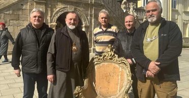 Нашли вблизи Курщины: военные вернули украденное российским митрополитом кресло Шептицкого