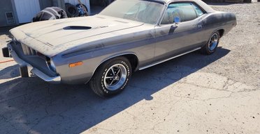 Культовая капсула времени: знаменитое авто 70-х более 40 лет простояло заброшенным (фото)